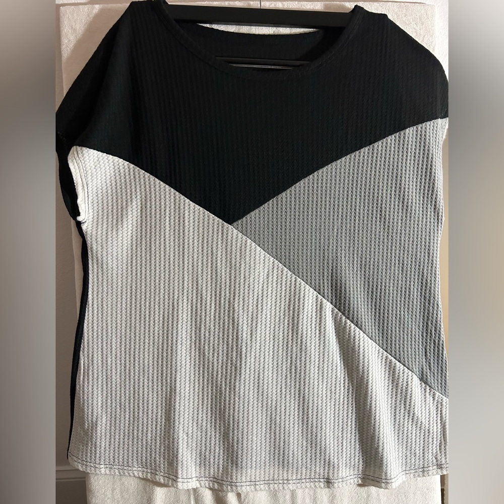 BLOOMCHIC| Colorblock Blouse| Gray, white and Black| Size 18-20
